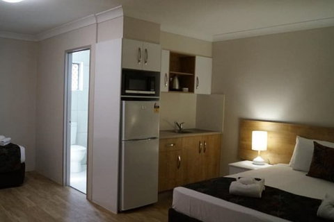 Castle Crest Motel - Great Ocean Road Tourism 4