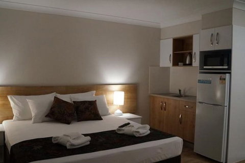 Castle Crest Motel - Great Ocean Road Tourism 6