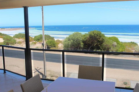 The Lighthouse Beachfront Accommodation - Great Ocean Road Tourism 4