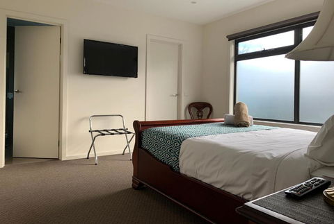 Champagne Stays Apartment - Great Ocean Road Tourism 4