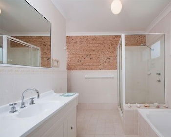 Bombora At Fingal Bay - Great Ocean Road Tourism 4