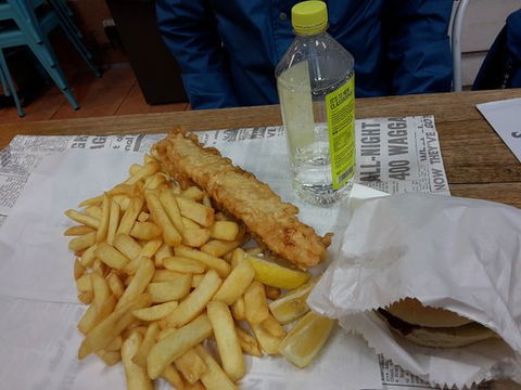 Oakleigh Fish & Chippery - Great Ocean Road Tourism 0