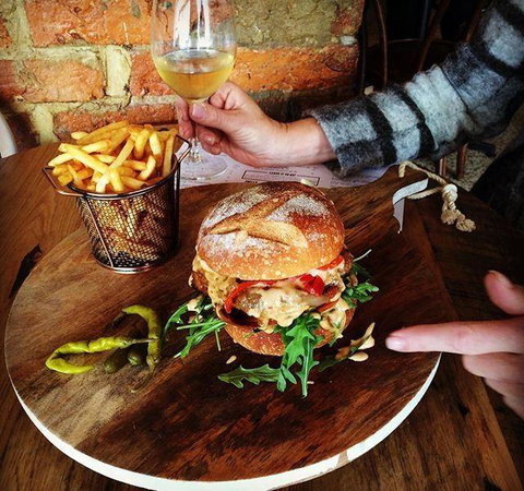 Victoria Hotel Bistro - Great Ocean Road Tourism 8