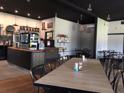 ChatterChinos - Great Ocean Road Tourism 0