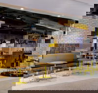 Long Neck - Perth International Airport - Great Ocean Road Tourism