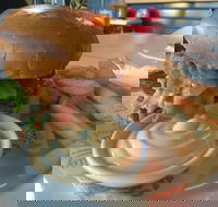 Newnham Hotel Restaurant - Great Ocean Road Tourism