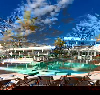 Oasis Pool Bar - Great Ocean Road Tourism