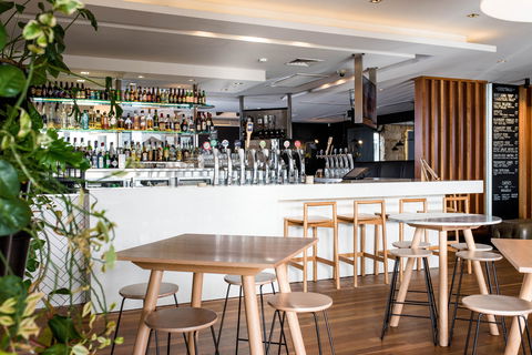 The Stirling Hotel - Great Ocean Road Tourism 2
