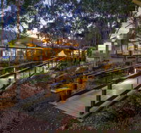 Merne at Lighthouse - Great Ocean Road Tourism