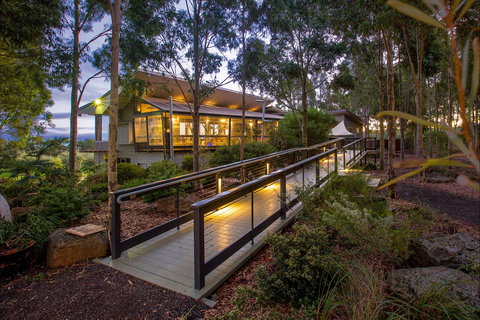 Merne At Lighthouse - Great Ocean Road Tourism 0