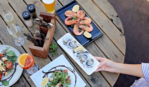 Caledonian Inn ROBE - Great Ocean Road Tourism 0