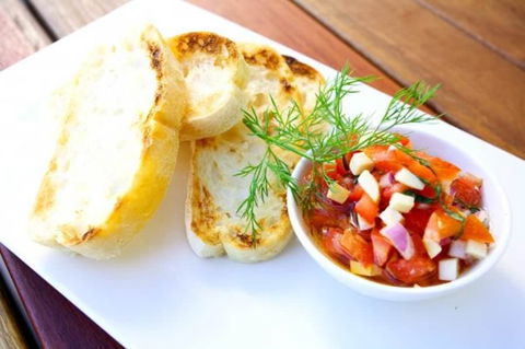 Dog & Parrot - Robina - Great Ocean Road Tourism 0