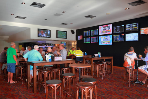 Hope Island Tavern - Great Ocean Road Tourism 3