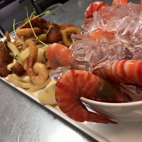 Tin Can Bay Yacht Club Bistro - Great Ocean Road Tourism 3