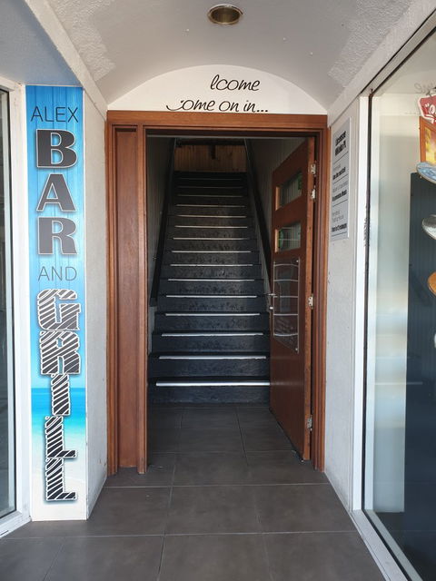 The Alex Bar & Grill - Great Ocean Road Tourism 4