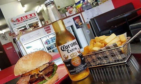 TUBE - The Ultimate Burger Experience - Great Ocean Road Tourism 11