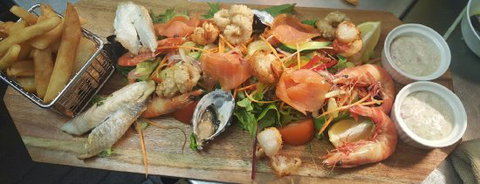 The Fox & Hounds Inn Restaurant - Great Ocean Road Tourism 0