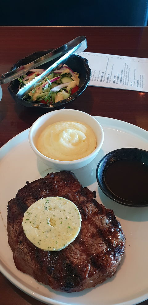 Sarins Bar & Restaurant - Great Ocean Road Tourism 10