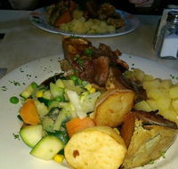 Queens Arms Hotel Riccardo's Seafood and Steakhouse - Great Ocean Road Tourism