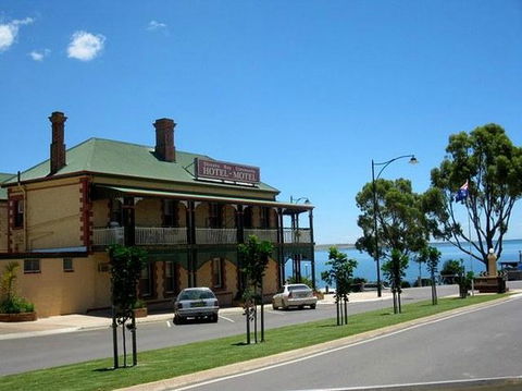 Streaky Bay Hotel - Great Ocean Road Tourism 0