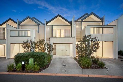 Quest Sanctuary Lakes - Great Ocean Road Tourism 0