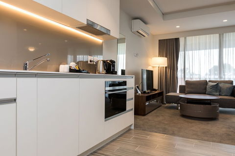 The Brankstone Hotel & Residences - Great Ocean Road Tourism 5