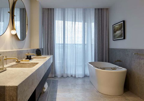 Eos by SkyCity - Great Ocean Road Tourism 3