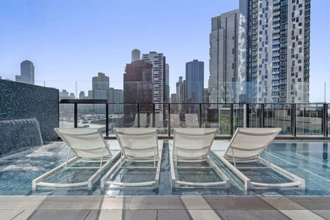 Shadow Play Melbourne by Peppers - Great Ocean Road Tourism 7