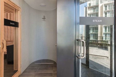 Shadow Play Melbourne by Peppers - Great Ocean Road Tourism 15