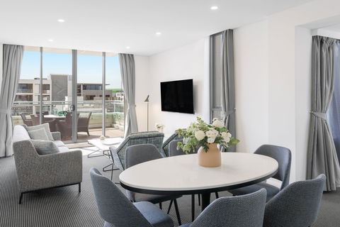 Meriton Suites Zetland - Great Ocean Road Tourism 12