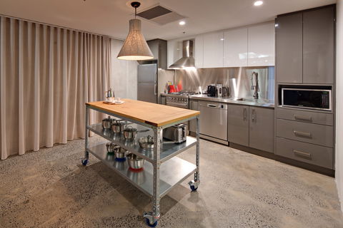 Zara Tower Serviced Apartments - Great Ocean Road Tourism 9