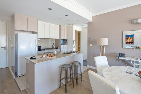 Zara Tower Serviced Apartments - Great Ocean Road Tourism 11
