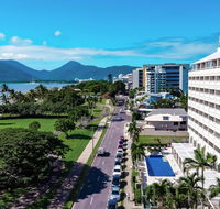 Holiday Inn Cairns Harbourside - Great Ocean Road Tourism