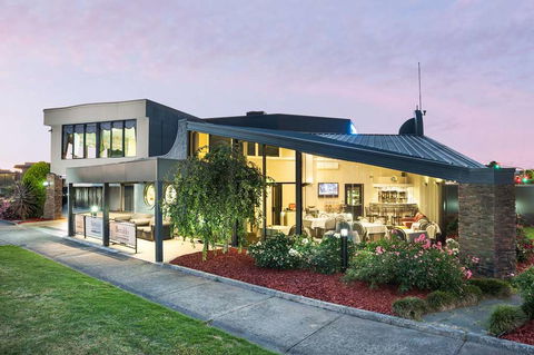 Best Western Mahoneys Motor Inn - Great Ocean Road Tourism 1