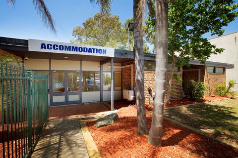 Nightcap at High Flyer Hotel - Great Ocean Road Tourism 1