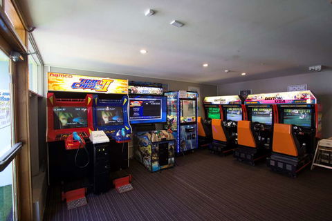 Nightcap at High Flyer Hotel - Great Ocean Road Tourism 2