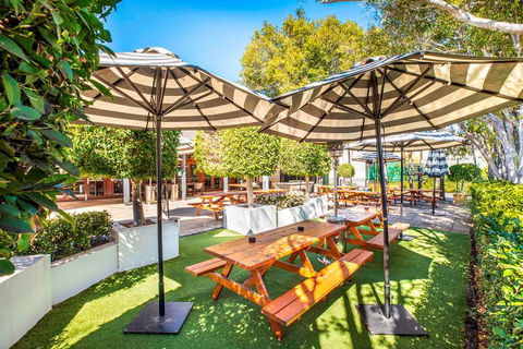 Nightcap at High Flyer Hotel - Great Ocean Road Tourism 10