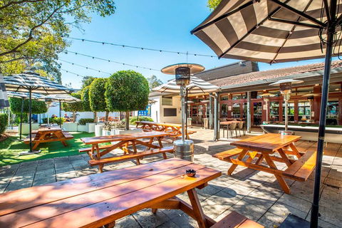 Nightcap at High Flyer Hotel - Great Ocean Road Tourism 12