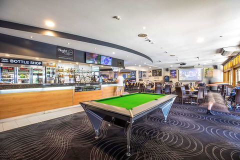 Nightcap at High Flyer Hotel - Great Ocean Road Tourism 14