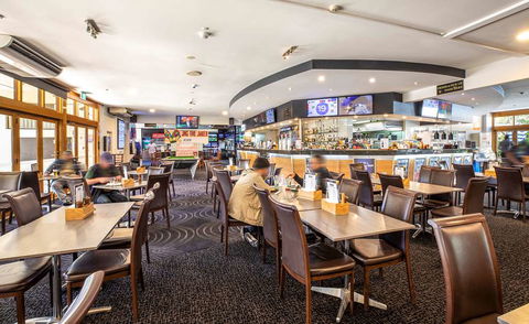 Nightcap at High Flyer Hotel - Great Ocean Road Tourism 15