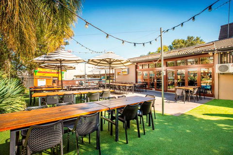 Nightcap at High Flyer Hotel - Great Ocean Road Tourism 17