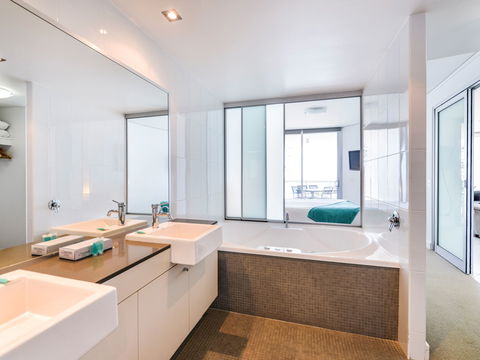 Grand Mercure Apartments Bargara - Great Ocean Road Tourism 6