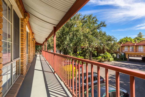 Best Western Cathedral Motor Inn - Great Ocean Road Tourism 1