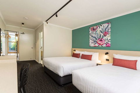 NIghtcap at Balaclava Hotel - Great Ocean Road Tourism 2