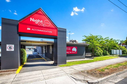 Sandbelt Club Hotel - Great Ocean Road Tourism 1