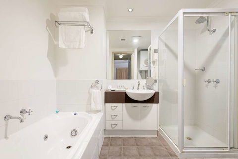 Ringwood Royale Apartment Hotel - Great Ocean Road Tourism 7