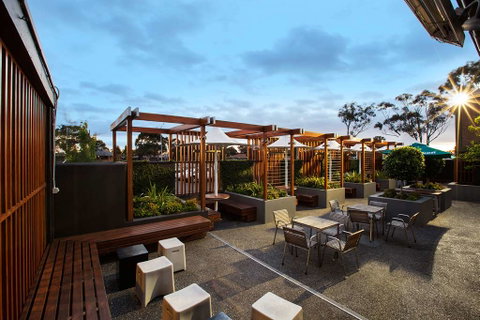 Nightcap at Keysborough Hotel - Great Ocean Road Tourism 9