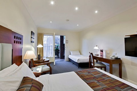 Best Western Plus The Buckingham Inn - Great Ocean Road Tourism 1
