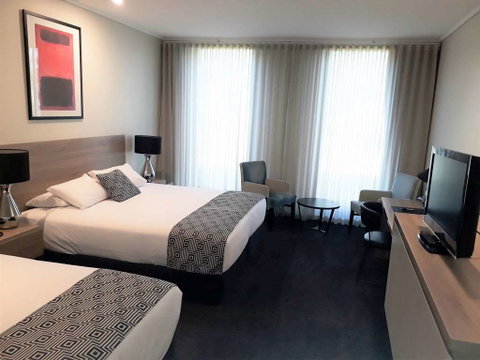 Dingley International Hotel - Great Ocean Road Tourism 8