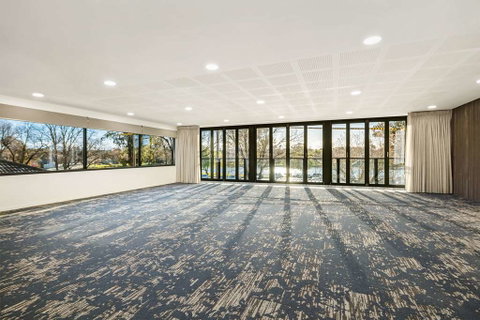 Quality Hotel Lakeside - Great Ocean Road Tourism 7